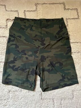 Offline by Aerie Camo Bike Shorts size large